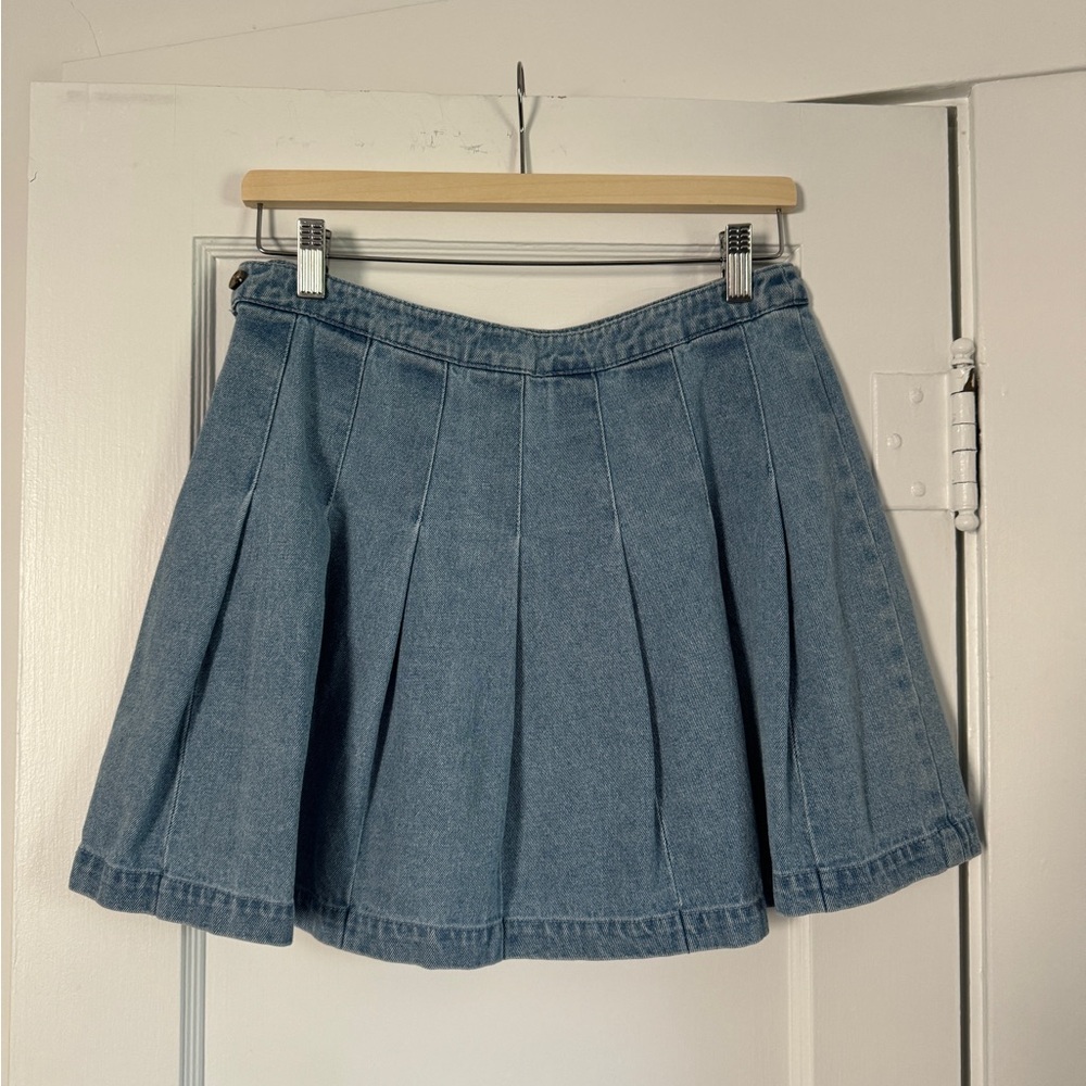 Medium Wash Pleated Denim Mini Skirt